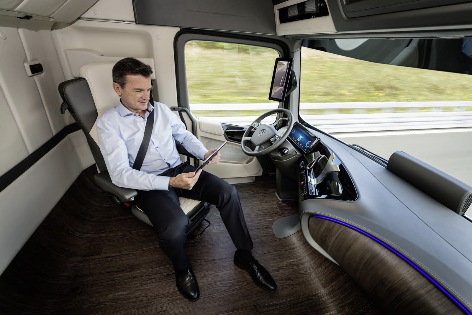 Mercedes-Future-Truck-2025-47